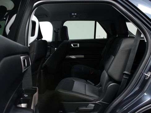 Used 2023 Ford Explorer XLT image 13