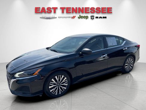 Used 2024 Nissan Altima 2.5 SV FWD image 7
