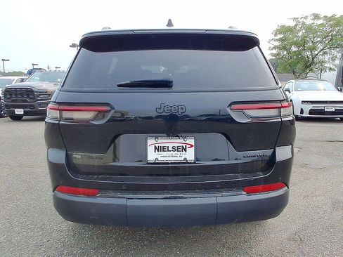 Certified 2023 Jeep Grand Cherokee L Limited w/ Black Appearance Package AWD/4WD image 29