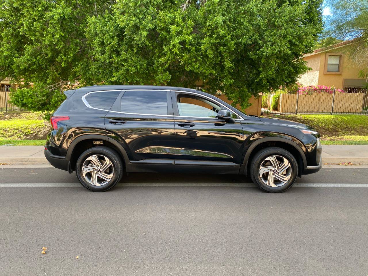 Used 2023 Hyundai Santa Fe SE w/ Cargo Package AWD/4WD image 4