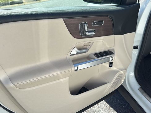 Used 2023 Mercedes-Benz GLB 250 image 16
