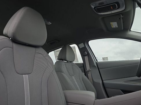 Used 2025 Hyundai Elantra SE image 15