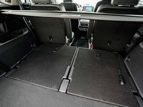 New 2025 Volkswagen Atlas SE image 41