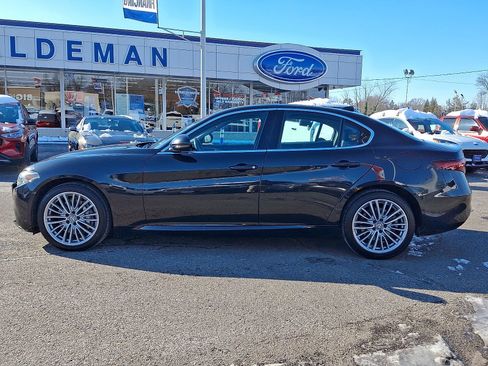 Used 2017 Alfa Romeo Giulia Ti w/ TI Lusso Light Wood Package image 4