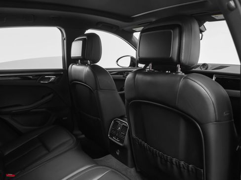 Certified 2022 Porsche Macan AWD/4WD image 25