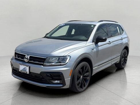 Used 2020 Volkswagen Tiguan SE R-Line AWD/4WD image 4