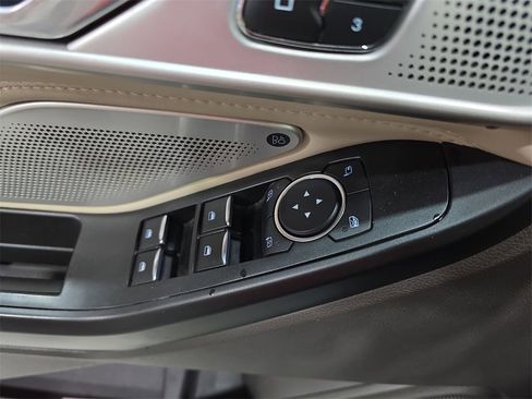 Used 2020 Ford Explorer Platinum w/ Premium Technology Package image 31