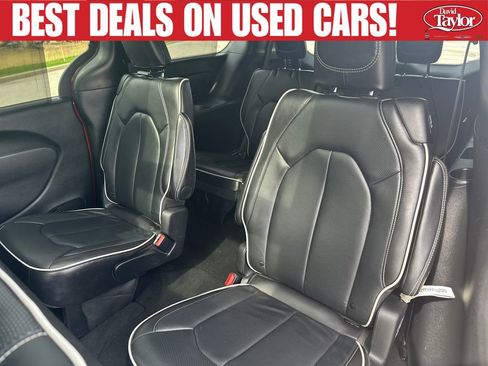 Used 2025 Chrysler Pacifica Limited FWD image 21
