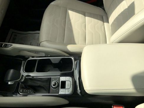 Used 2022 Kia Telluride SX w/ SX Prestige Package image 19