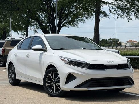 Used 2023 Kia Forte LXS FWD image 2