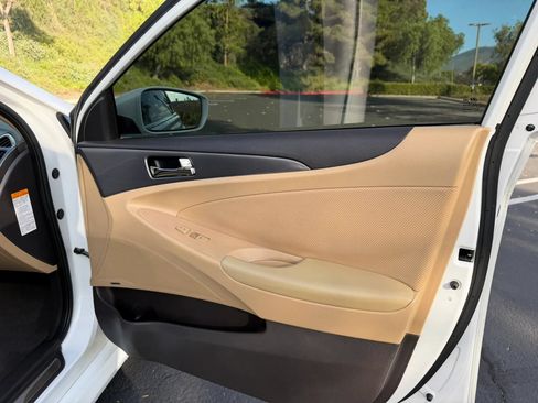 Used 2014 Hyundai Sonata Limited w/ Panoramic Sunroof Package 02 FWD image 23