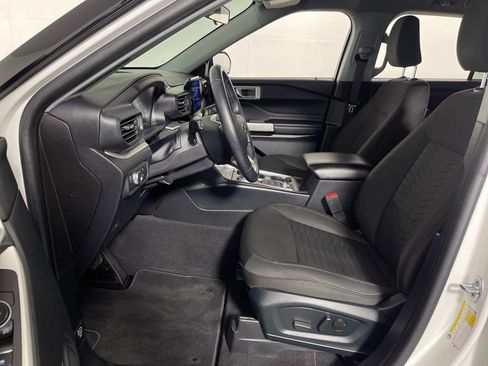 Used 2021 Ford Explorer XLT image 12