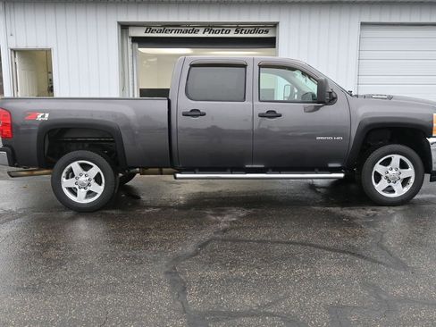 Used 2011 Chevrolet Silverado 2500 LT w/ Interior Plus Package image 12
