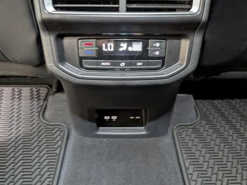 Used 2025 Volkswagen Atlas SE AWD/4WD image 11