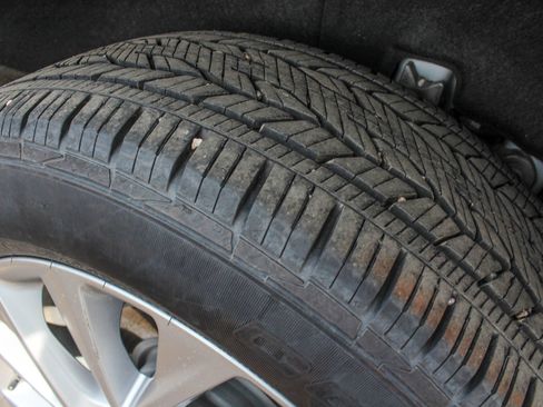 Used 2025 Buick Enclave Preferred AWD/4WD image 12