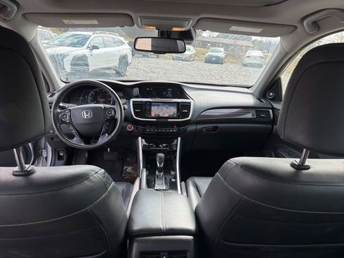 Used 2017 Honda Accord Touring image 17