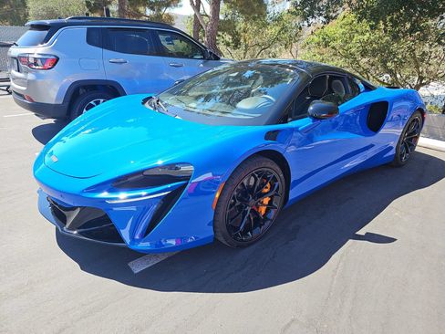 Used 2025 McLaren Artura Spider RWD image 5