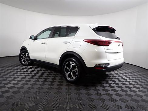 Used 2022 Kia Sportage LX image 9