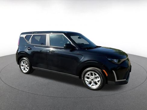 Used 2025 Kia Soul LX w/ LX Technology Package image 2