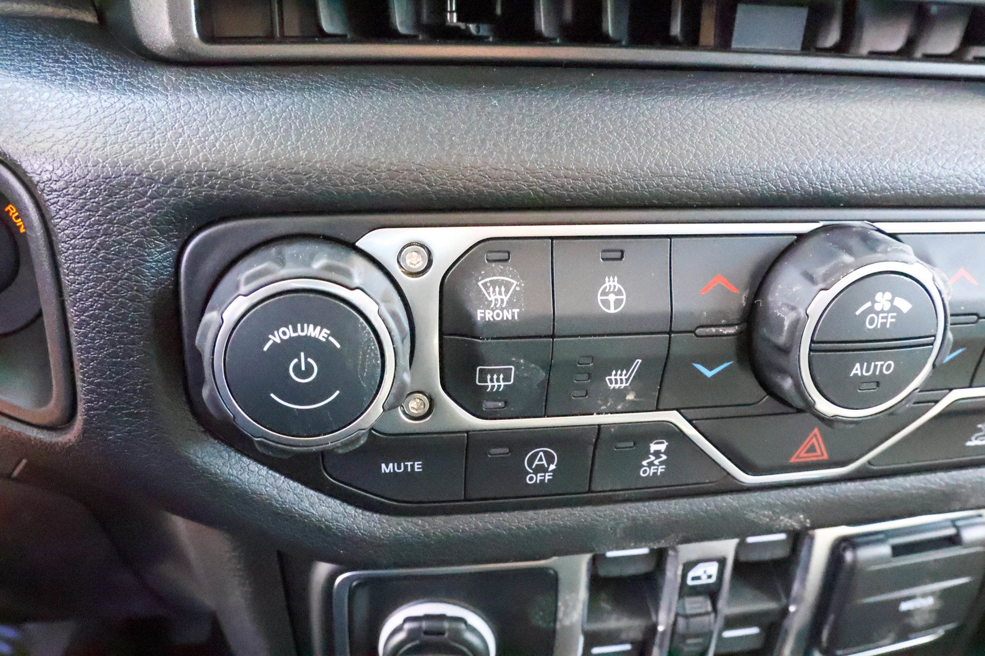New 2026 Jeep Gladiator Sport AWD/4WD image 24
