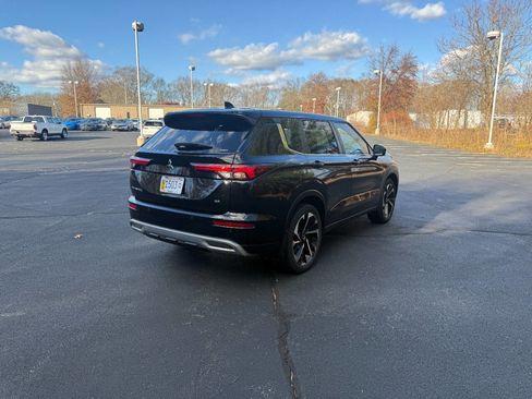 Used 2023 Mitsubishi Outlander SE image 7