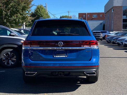 Certified 2025 Volkswagen Atlas SE image 4