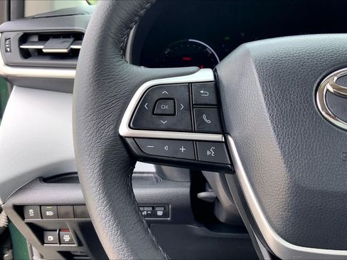 Certified 2026 Toyota Sienna XLE FWD image 23