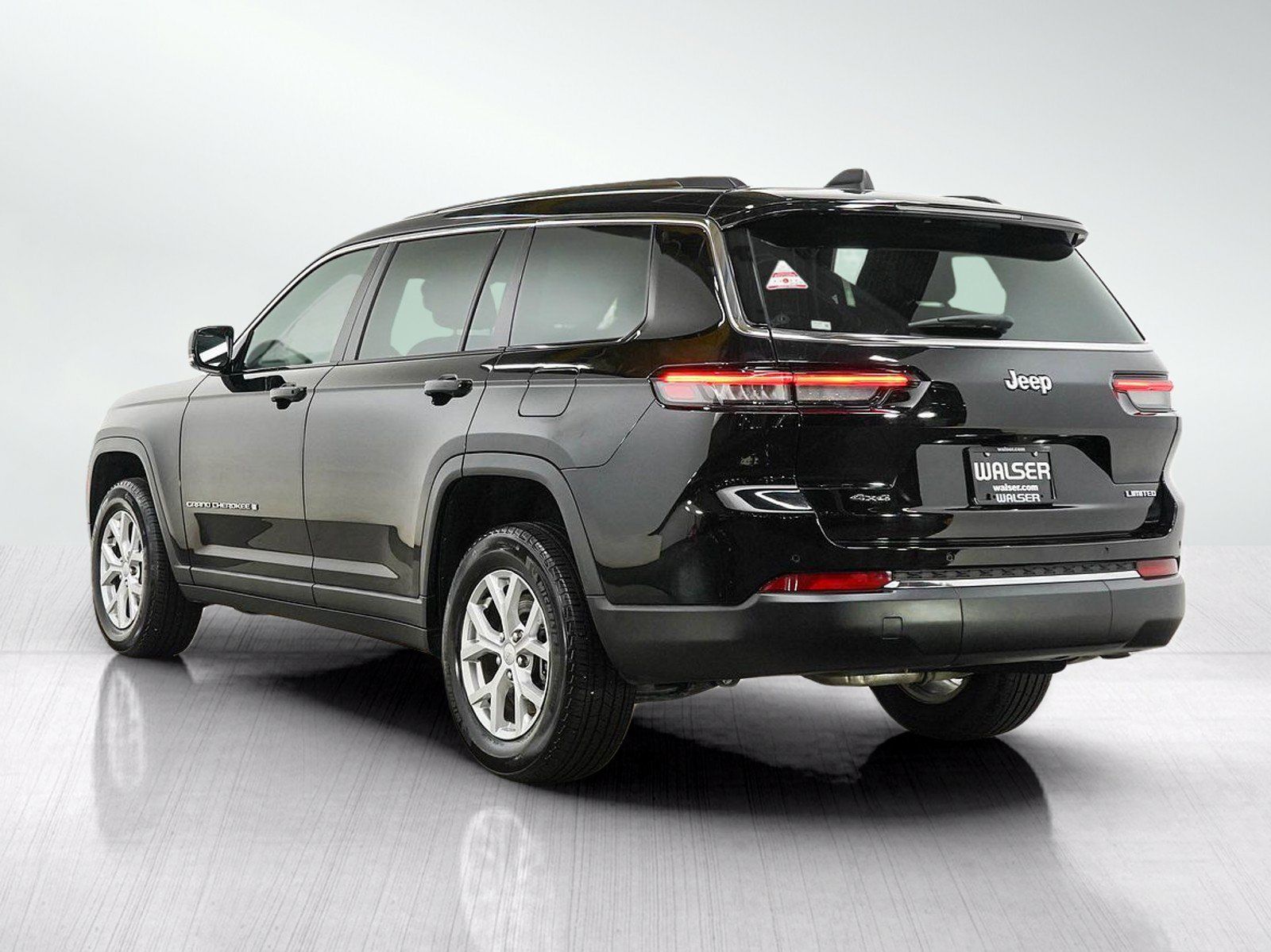 Used 2023 Jeep Grand Cherokee L Limited AWD/4WD image 5