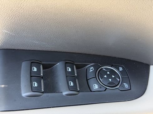 Used 2023 Lincoln Nautilus Reserve w/ Equipment Group 202A image 16