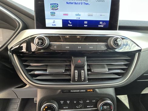 Used 2020 Ford Escape SE image 24