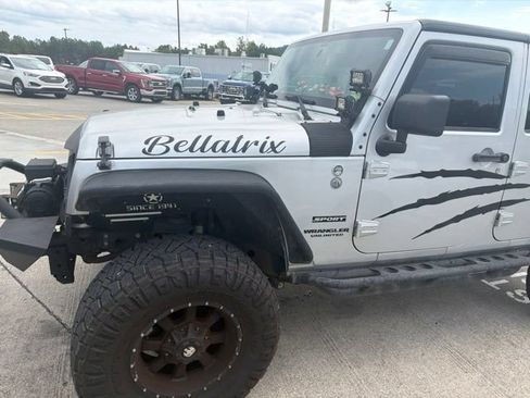 Used 2012 Jeep Wrangler Unlimited Sport AWD/4WD image 2