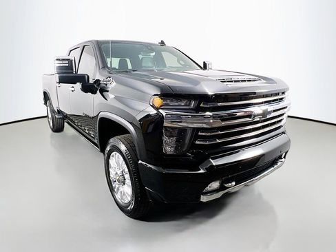 Certified 2022 Chevrolet Silverado 2500 High Country w/ LPO, Dark Essentials Package image 3