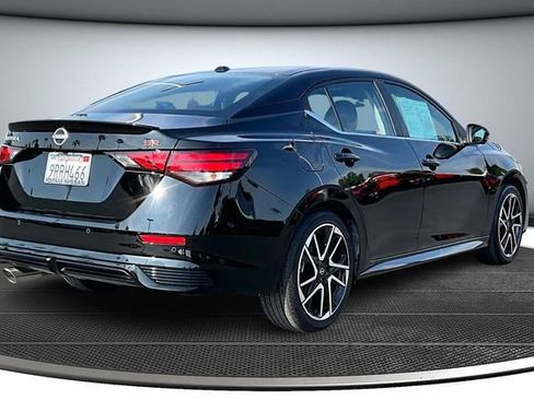 Certified 2025 Nissan Sentra SR w/ SR Premium Package image 6