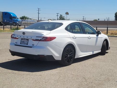 Used 2025 Toyota Camry SE FWD image 6