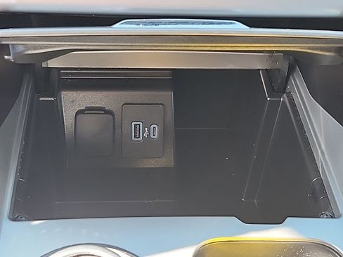 Used 2021 Ford Explorer XLT image 32