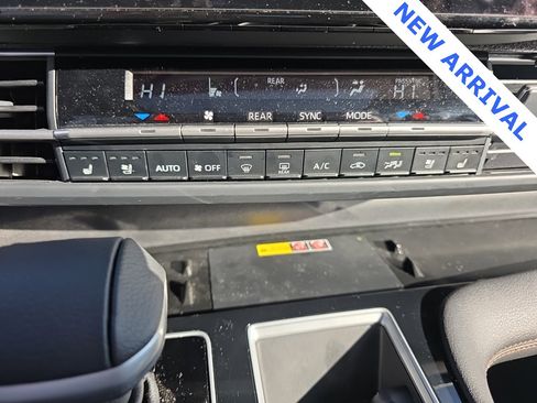 Used 2025 Toyota Sienna Platinum image 18