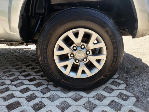 Used 2017 Toyota Tacoma TRD Sport image 25