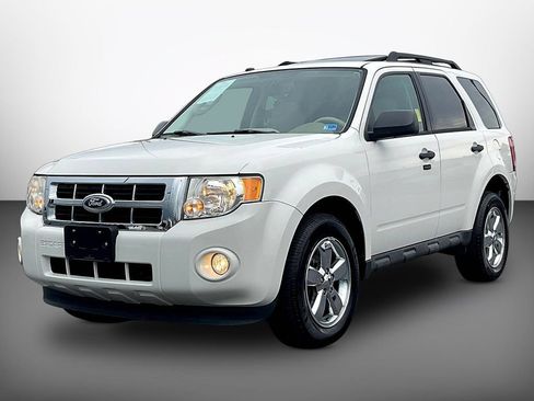 Used 2011 Ford Escape XLT w/ 203A Rapid Spec Order Code AWD/4WD image 3