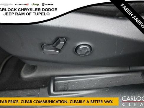 Used 2025 Chrysler Pacifica Select FWD image 16