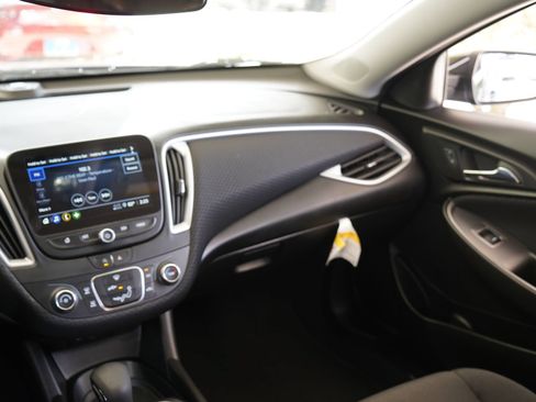 Used 2025 Chevrolet Malibu RS FWD image 28