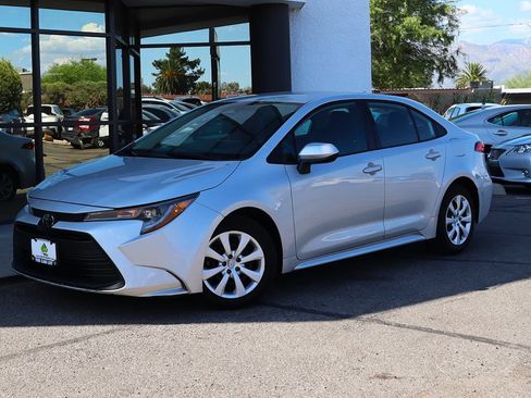 Used 2024 Toyota Corolla LE FWD image 2