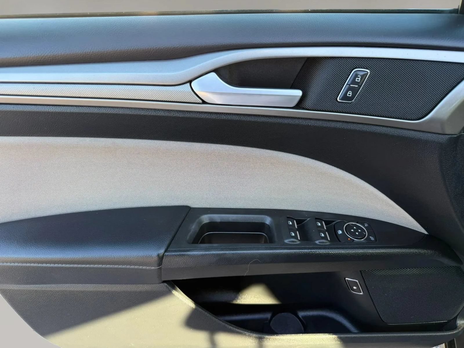 Used 2017 Ford Fusion S FWD image 7