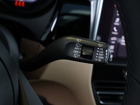 Used 2025 Porsche Macan image 30