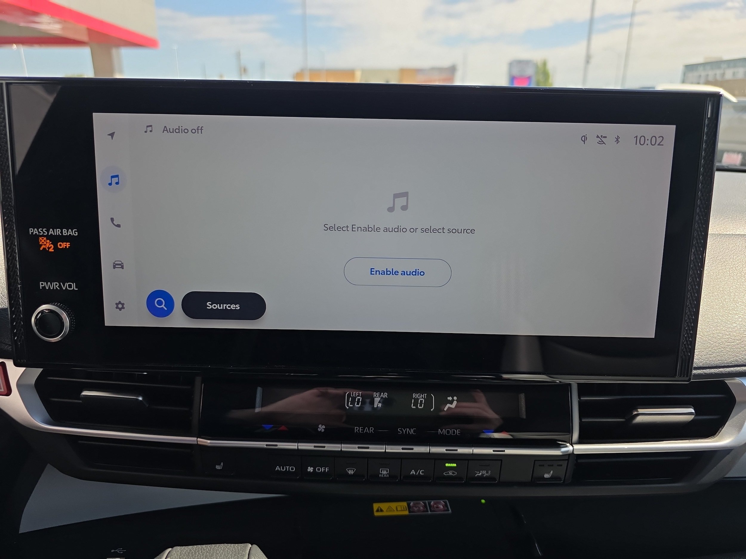 Used 2025 Toyota Sienna XLE FWD image 25