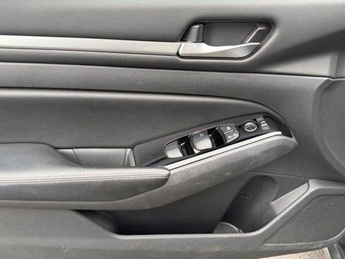 Used 2023 Nissan Altima 2.5 SV image 18