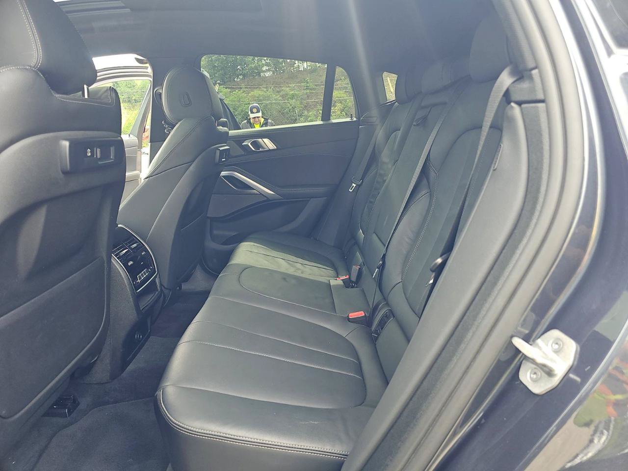 Used 2021 BMW X6 xDrive40i w/ M Sport Package AWD/4WD image 11