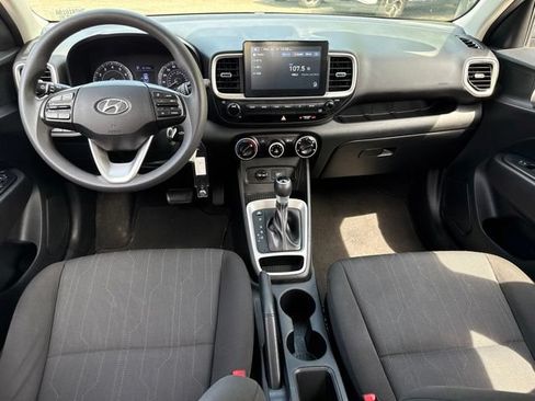 Used 2021 Hyundai Venue SE FWD image 4