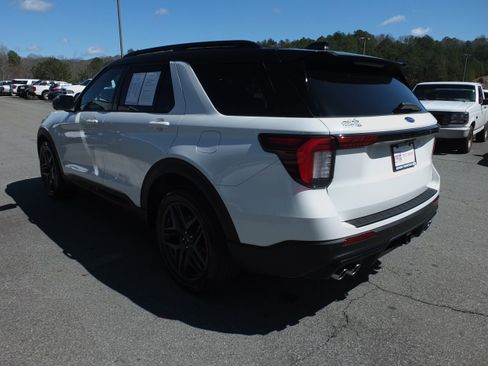Used 2025 Ford Explorer ST image 5