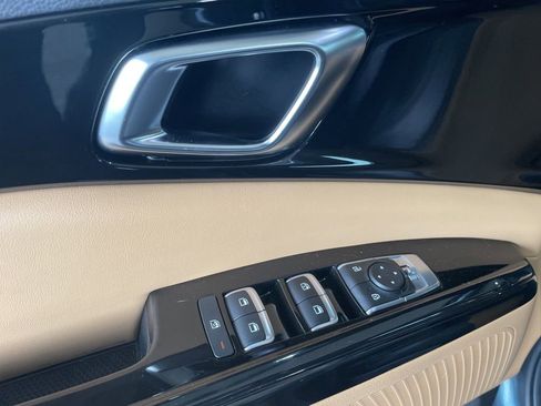 Used 2023 Kia Carnival EX FWD image 17