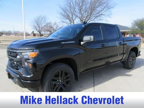 Used 2025 Chevrolet Silverado 1500 Custom image 2